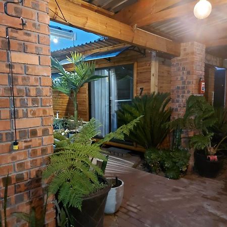 Villa Mariss Guesthouse Kraaifontein Eksteriør bilde
