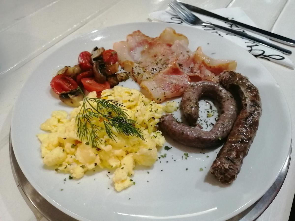 Villa Mariss Guesthouse Kraaifontein Eksteriør bilde
