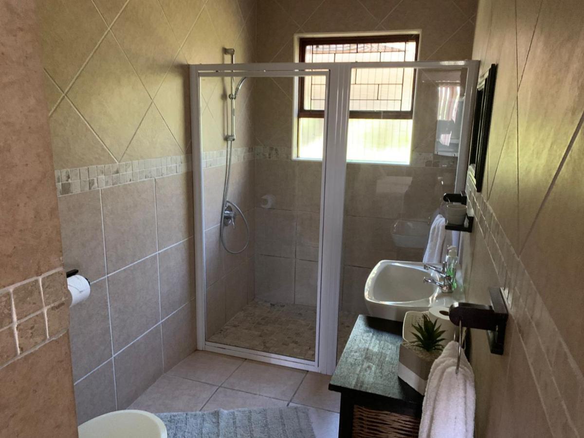 Villa Mariss Guesthouse Kraaifontein Eksteriør bilde