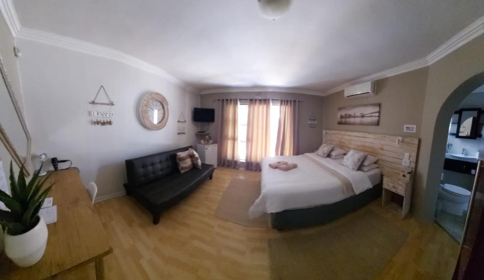 Villa Mariss Guesthouse Kraaifontein Eksteriør bilde