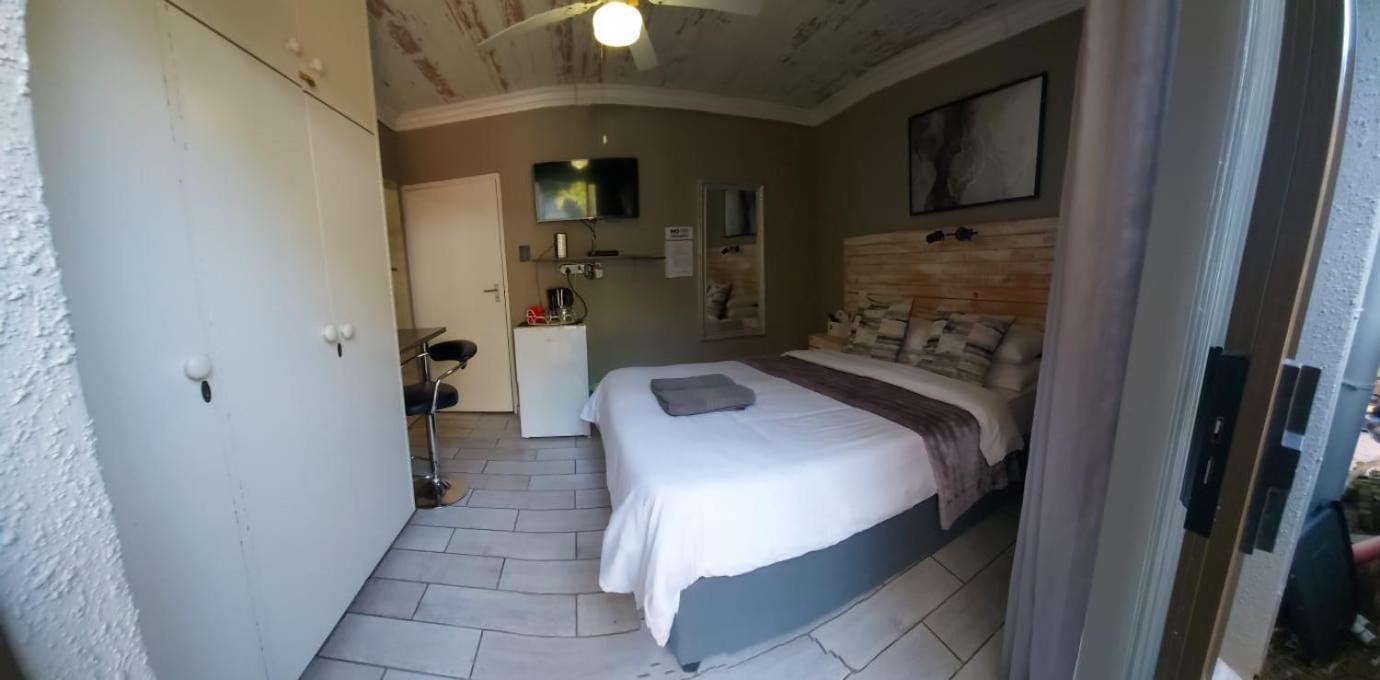 Villa Mariss Guesthouse Kraaifontein Eksteriør bilde